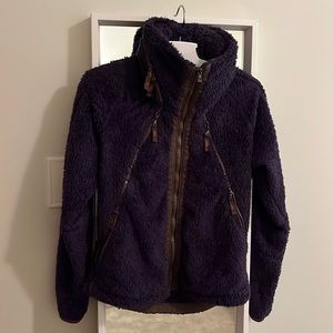 Lightly worn Kuhl jacket. Perfect for fall & warmer winter days!